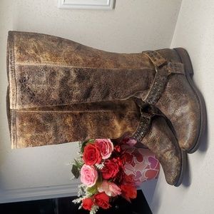 FRYE & CO distressed and harness studded Leather boots (sz 7B)